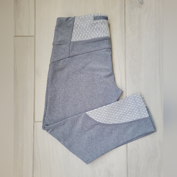 Capri Leggings Size Small Gray & White Mid-Waist - Picture 4 of 6